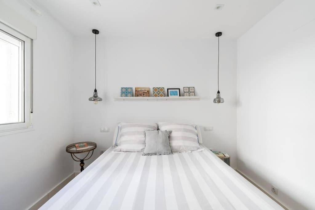 Apartamento Moderno En Triana 2 Dormitorios Y Aire Acondicionado Севиля Екстериор снимка