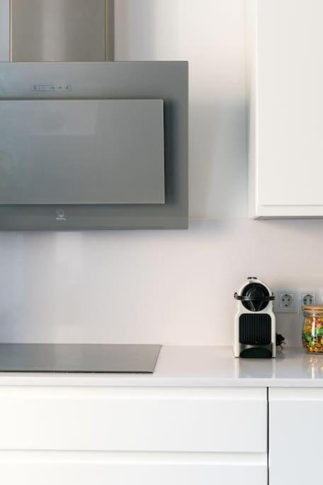 Apartamento Moderno En Triana 2 Dormitorios Y Aire Acondicionado Севиля Екстериор снимка