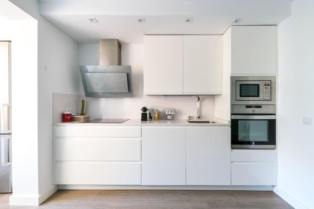 Apartamento Moderno En Triana 2 Dormitorios Y Aire Acondicionado Севиля Екстериор снимка