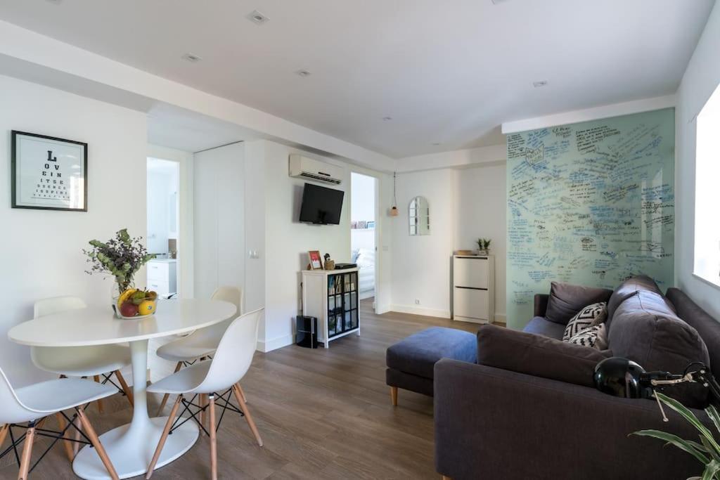 Apartamento Moderno En Triana 2 Dormitorios Y Aire Acondicionado Севиля Екстериор снимка