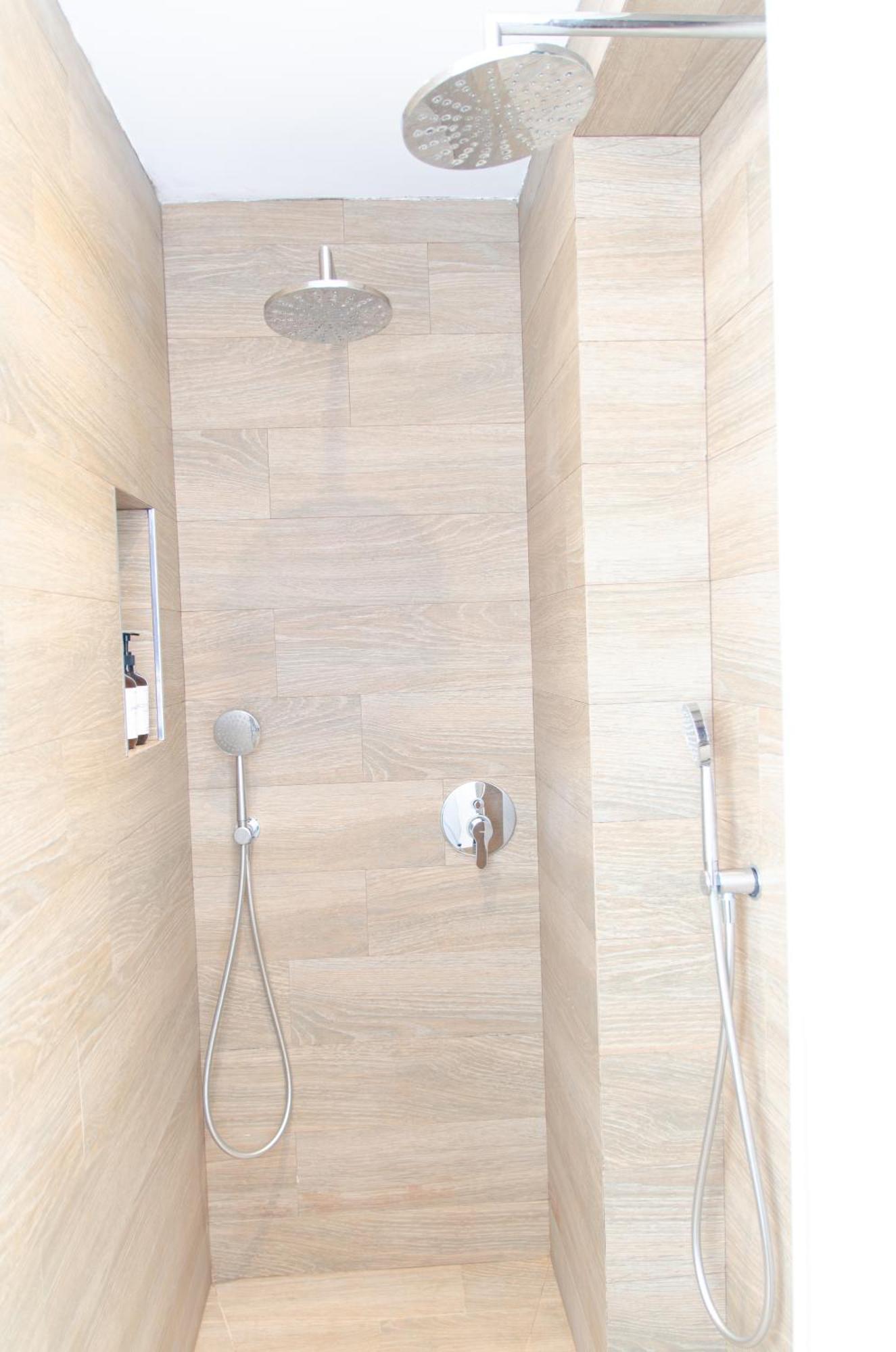 Apartamento Moderno En Triana 2 Dormitorios Y Aire Acondicionado Севиля Екстериор снимка