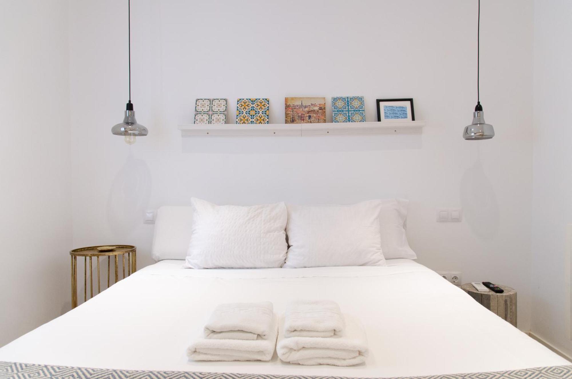 Apartamento Moderno En Triana 2 Dormitorios Y Aire Acondicionado Севиля Екстериор снимка