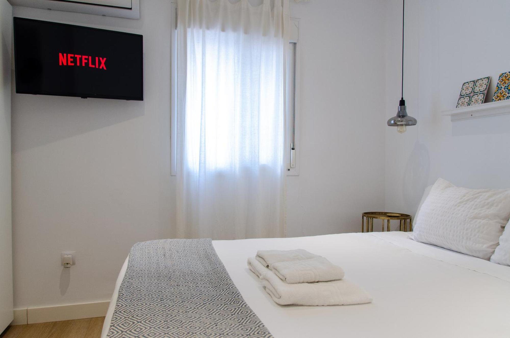 Apartamento Moderno En Triana 2 Dormitorios Y Aire Acondicionado Севиля Екстериор снимка