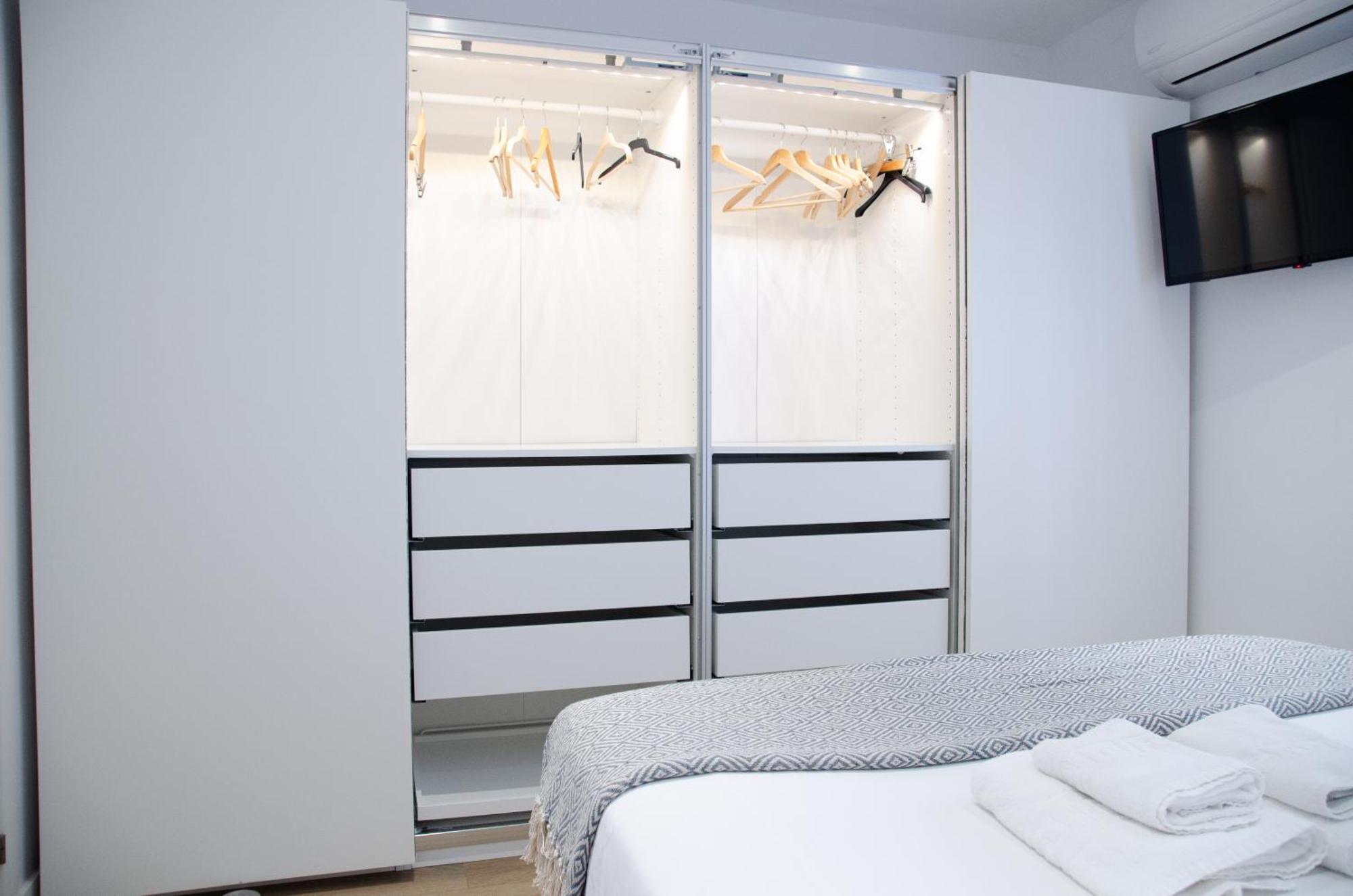 Apartamento Moderno En Triana 2 Dormitorios Y Aire Acondicionado Севиля Екстериор снимка