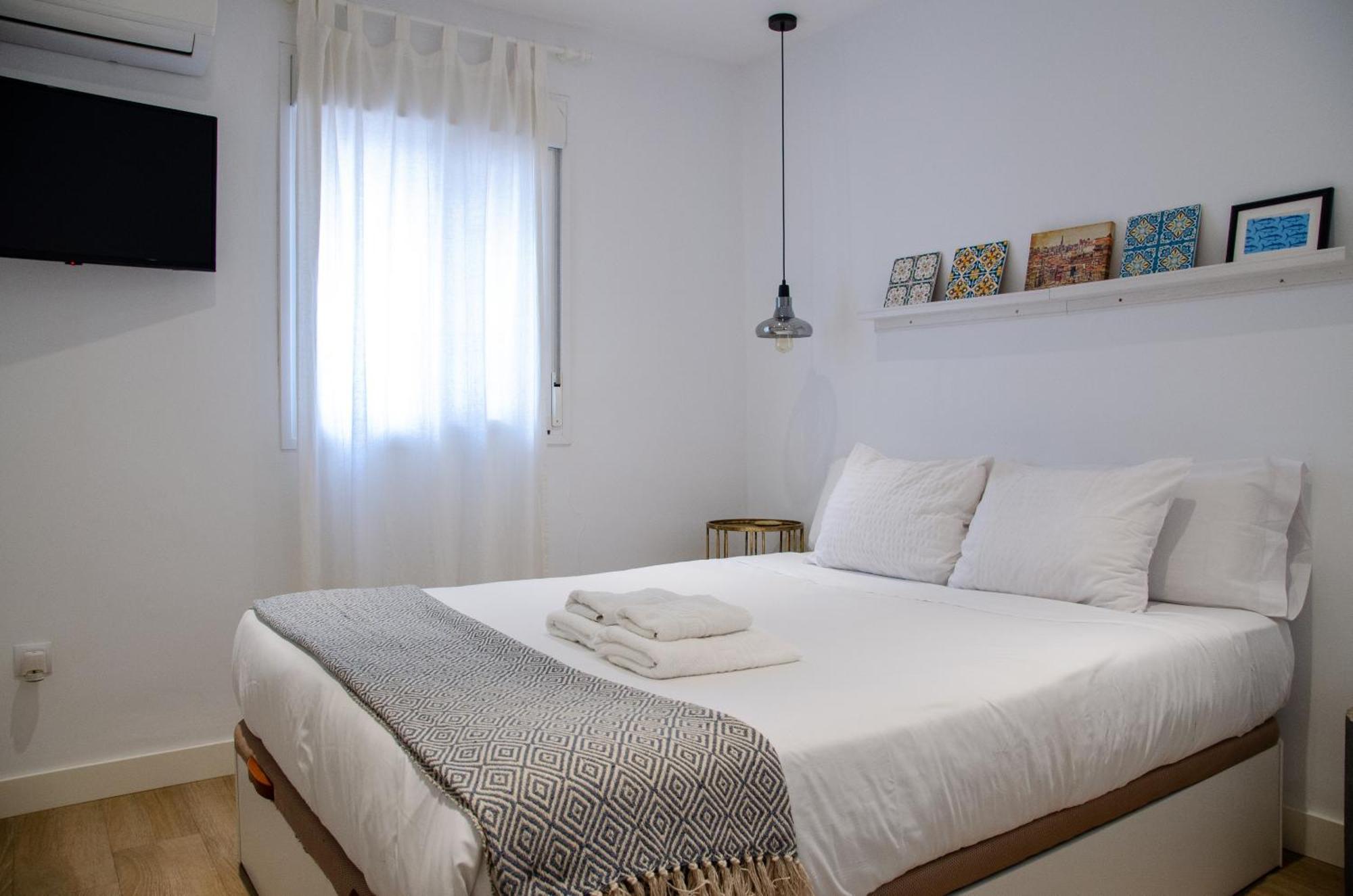 Apartamento Moderno En Triana 2 Dormitorios Y Aire Acondicionado Севиля Екстериор снимка