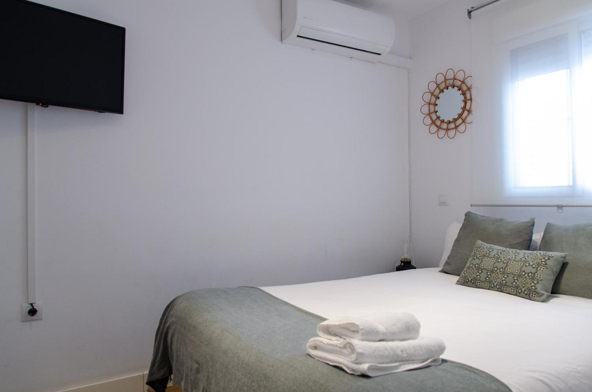 Apartamento Moderno En Triana 2 Dormitorios Y Aire Acondicionado Севиля Екстериор снимка