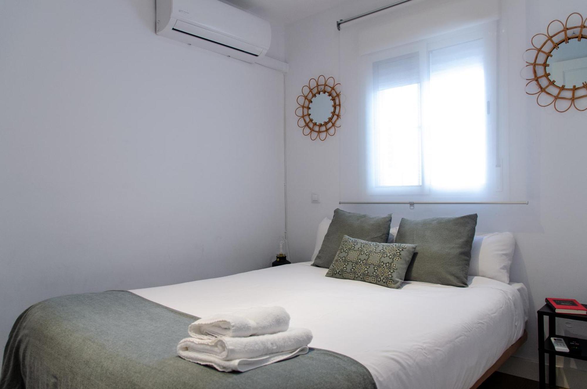 Apartamento Moderno En Triana 2 Dormitorios Y Aire Acondicionado Севиля Екстериор снимка