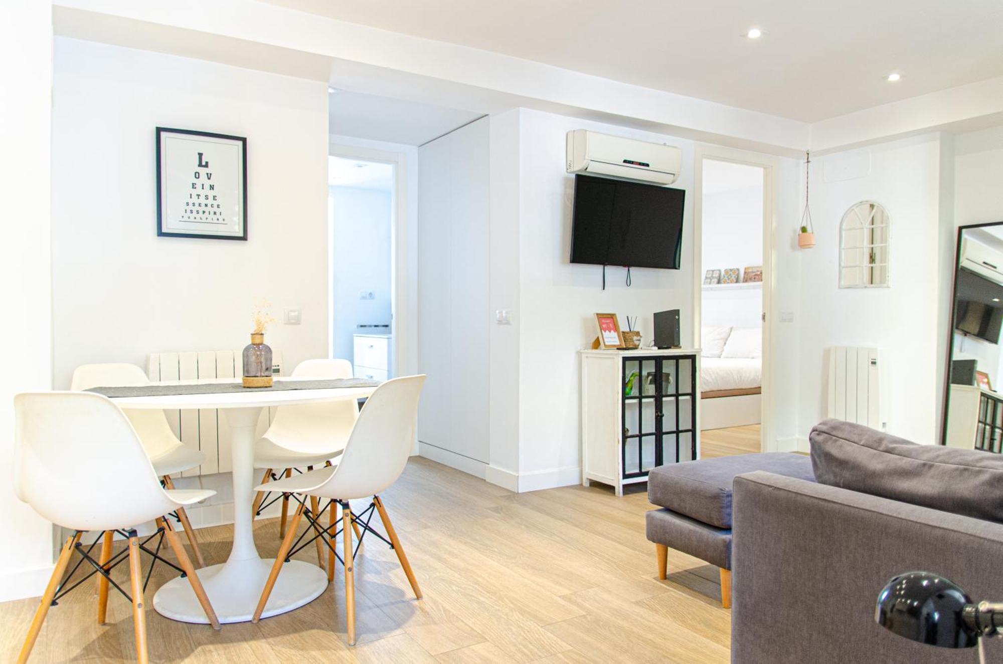 Apartamento Moderno En Triana 2 Dormitorios Y Aire Acondicionado Севиля Екстериор снимка