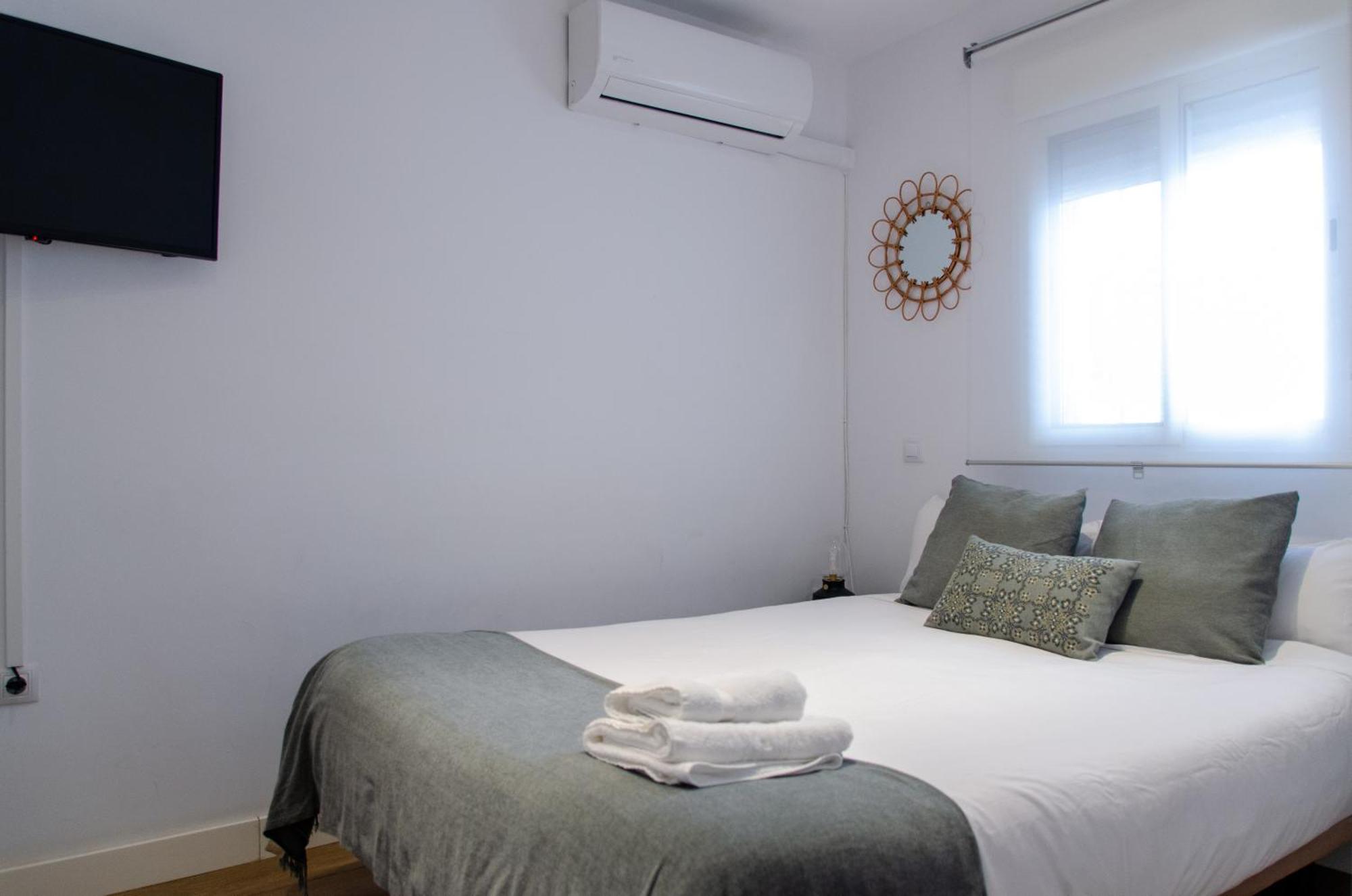 Apartamento Moderno En Triana 2 Dormitorios Y Aire Acondicionado Севиля Екстериор снимка