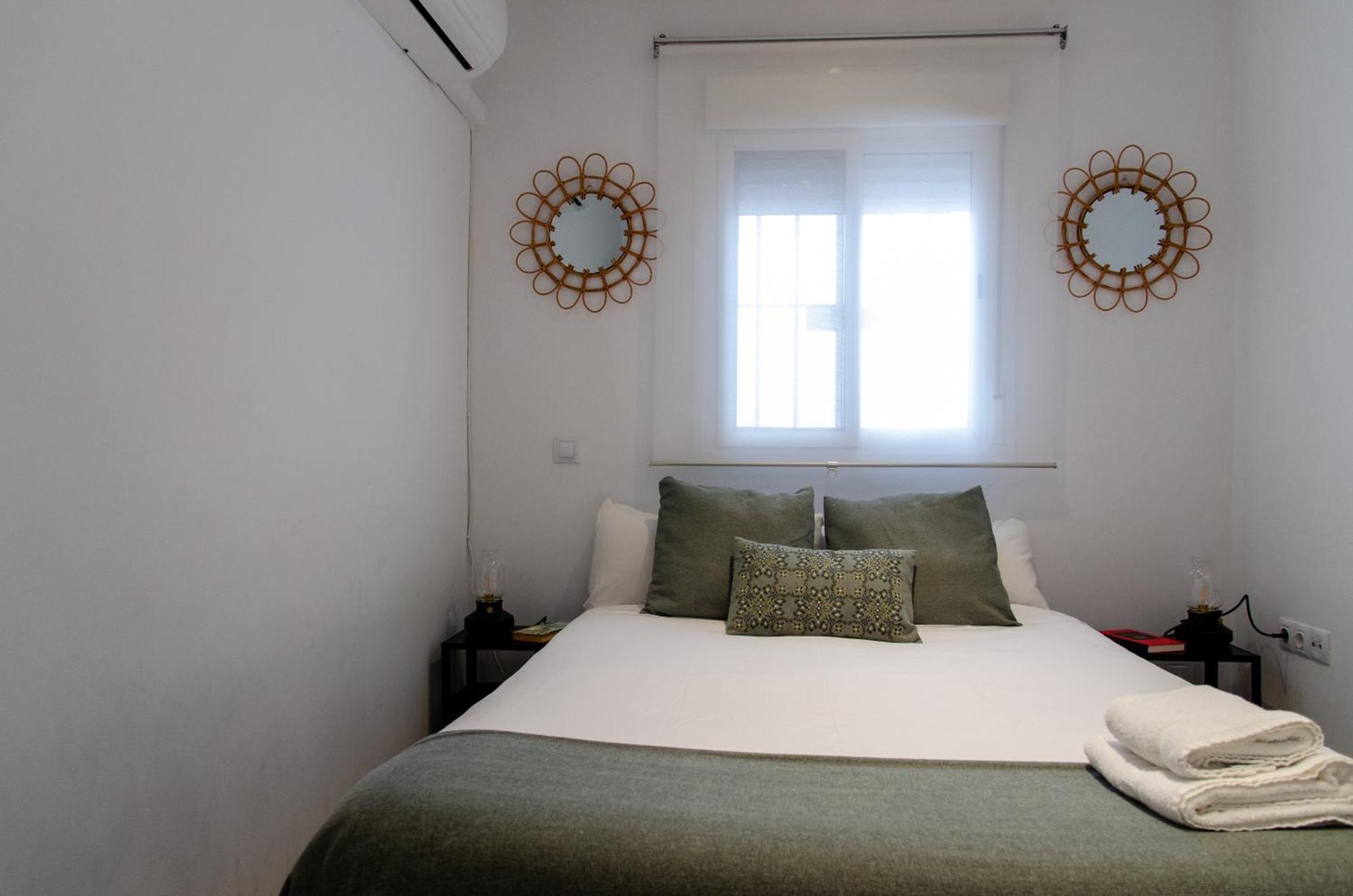 Apartamento Moderno En Triana 2 Dormitorios Y Aire Acondicionado Севиля Екстериор снимка
