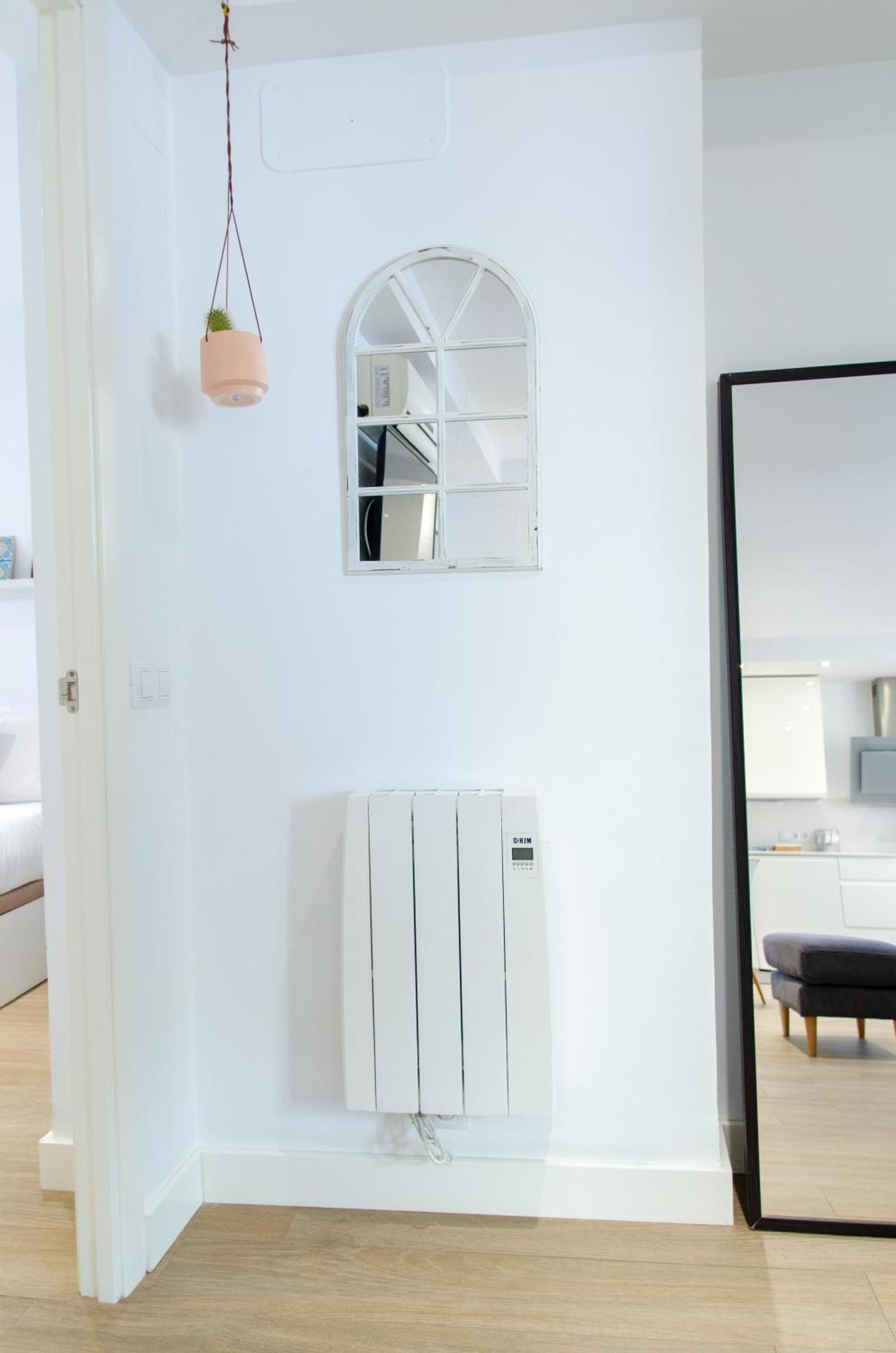 Apartamento Moderno En Triana 2 Dormitorios Y Aire Acondicionado Севиля Екстериор снимка