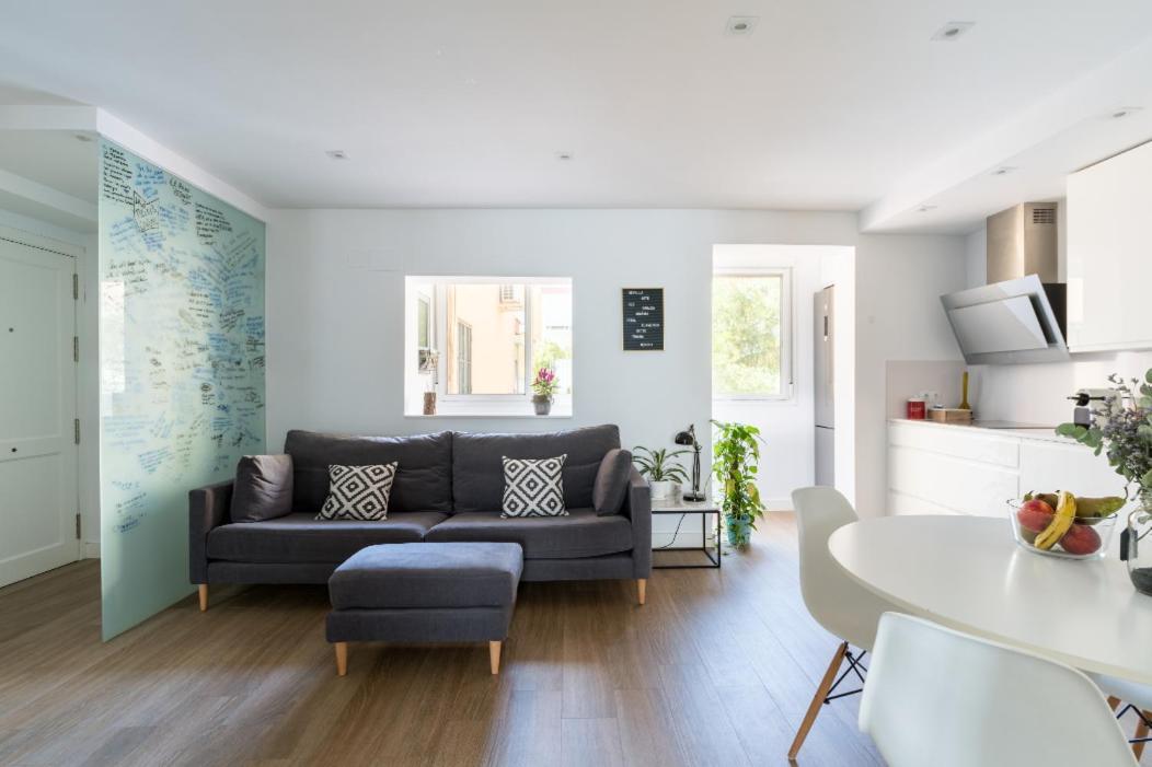 Apartamento Moderno En Triana 2 Dormitorios Y Aire Acondicionado Севиля Екстериор снимка