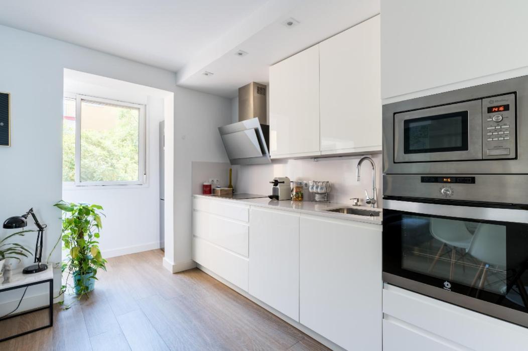 Apartamento Moderno En Triana 2 Dormitorios Y Aire Acondicionado Севиля Екстериор снимка