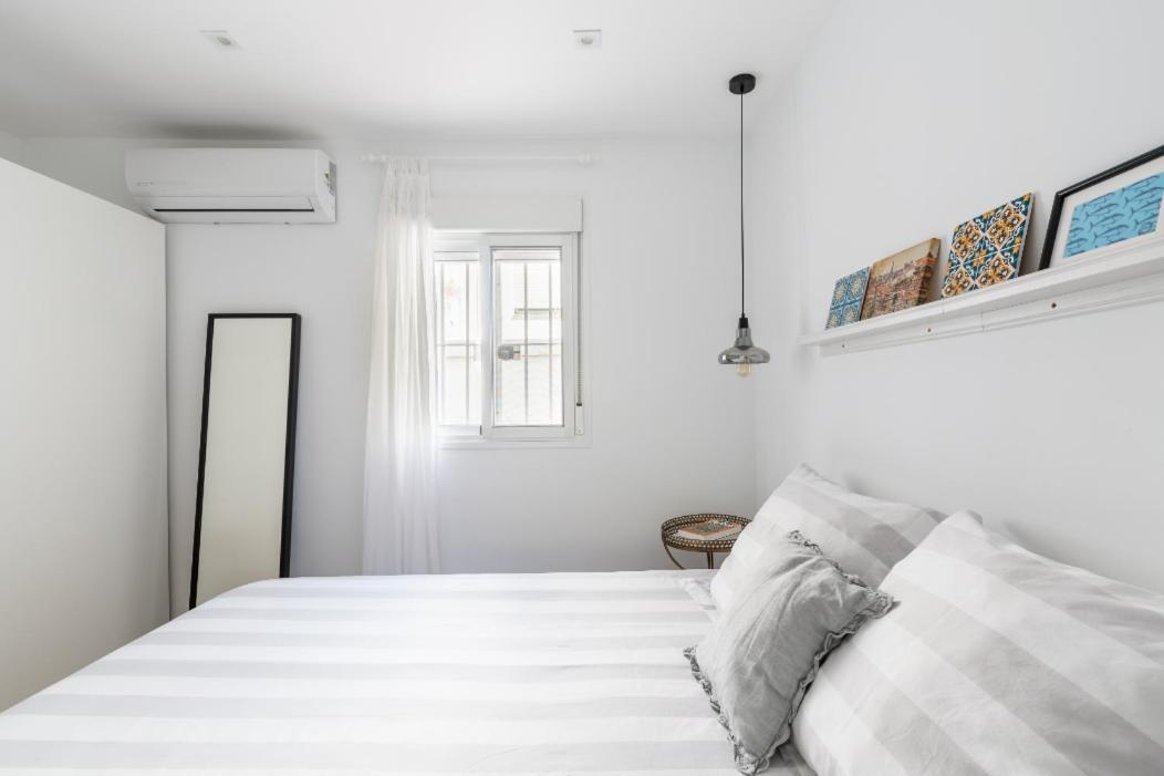 Apartamento Moderno En Triana 2 Dormitorios Y Aire Acondicionado Севиля Екстериор снимка