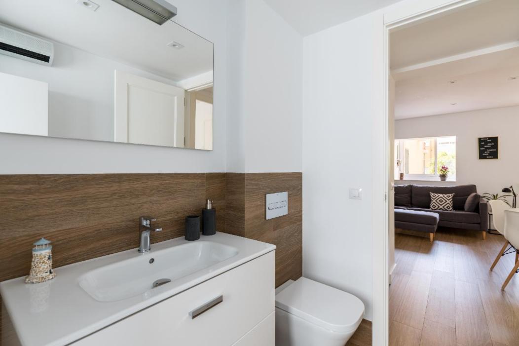 Apartamento Moderno En Triana 2 Dormitorios Y Aire Acondicionado Севиля Екстериор снимка